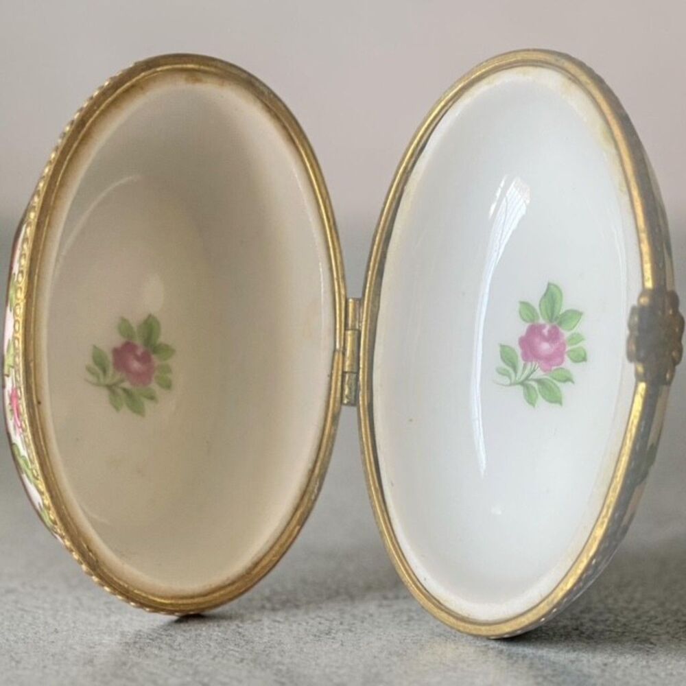 porcelain hinged trinket box, with a pink rose and green vine pattern. - Picture 3 of 3